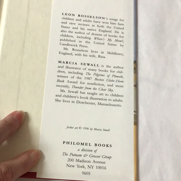 ☘️2 for $10 Sale☘️Rosa and her Grandfather, Leon Rosselson, hardcover, l… - Picture 5 of 5